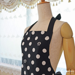 ブラック／ホワイト水玉スリムエプロン【シュクココロ ロゴ入り