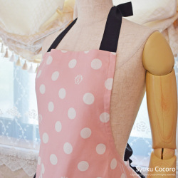 ピンク／ホワイト水玉スリムエプロン【シュクココロ ロゴ入り