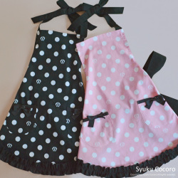 ピンク／ホワイト水玉スリムエプロン【シュクココロ ロゴ入り